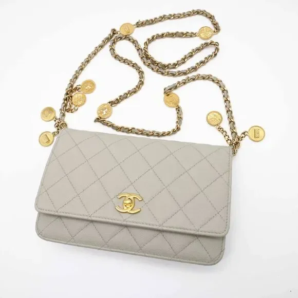 Chanel Women Pre-Loved Bag Very Good Condition - Picture 2 of 9